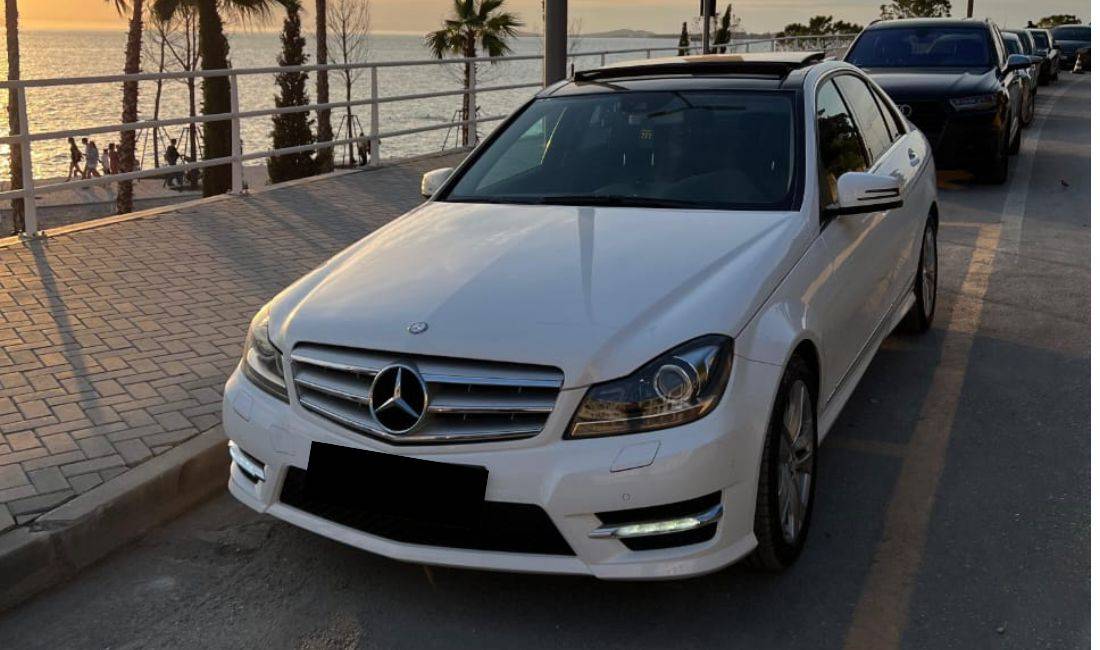 Makina me qera Mercedes Benz duke nisur nga 50 euro dita