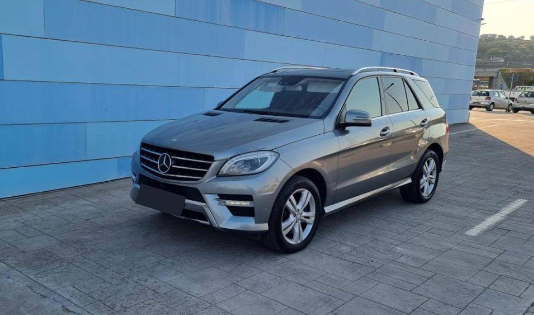 Makina me qera Mercedes Benz GL duke nisur nga 70 euro dita. Airport Rinas