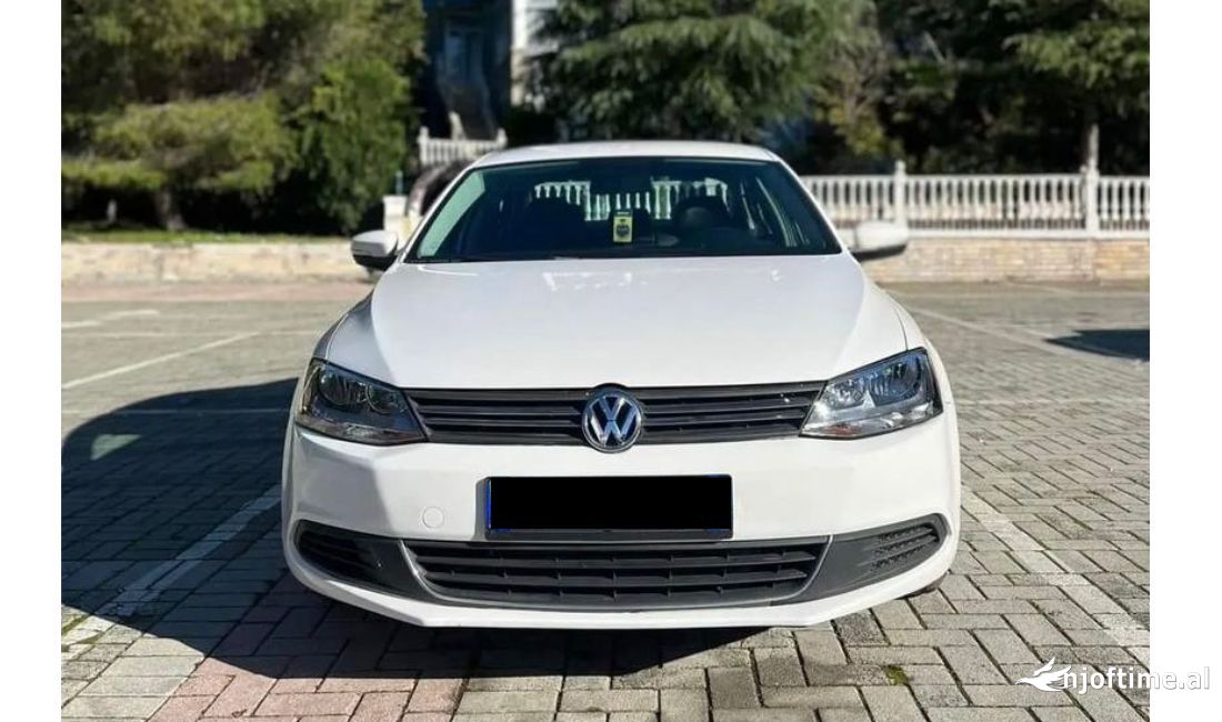 Jepet makine me qera Volkswagen Jetta 2013 , duke filluar nga 30 Euro. Rinas 
