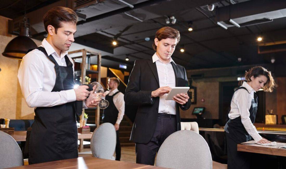 Njoftime Pune ne Kruje, Profesioni Farmaciste , Banakier,Kamarier,Ndihmës kamarier,Ndihmës guzhinier,Shitës karburanti , Fillestar/Pak eksperience, Pagesa Me Marreveshje.