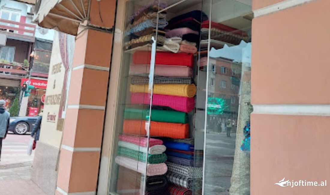 Sherbime te ndryshme cilesore per tapicerine e mobilieve dhe perdeve me porosi si dhe perde te gatshme