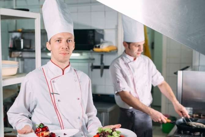 Njoftime Pune per Kuzhiner/e dhe Ndihemes/e ne Tirane