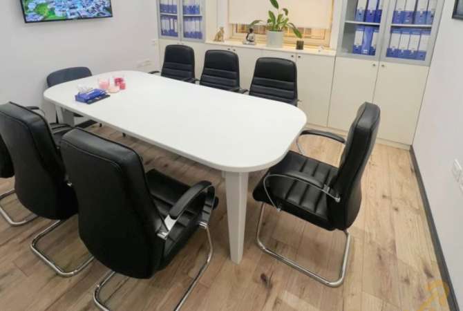 Ambiente Commerciale in Affitto 3+1 a Tirana - 600 Euro