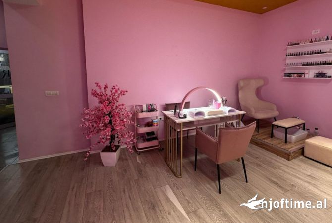 📢Jepet me qera ambienti i thonjve ne sallon estetik