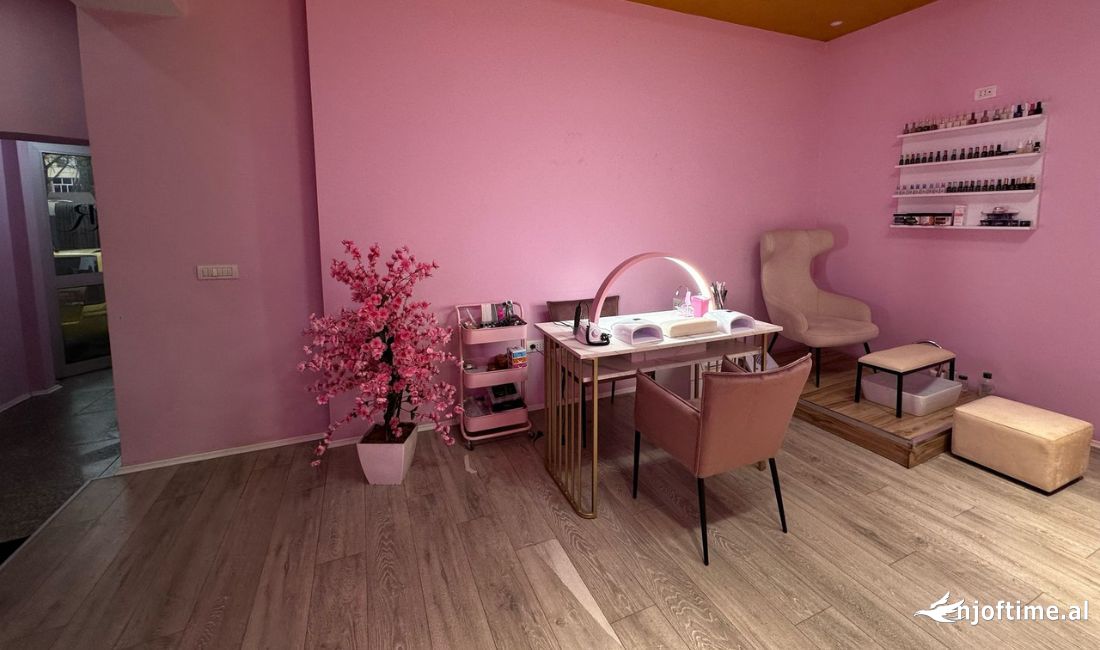 📢Jepet me qera ambienti i thonjve ne sallon estetik
