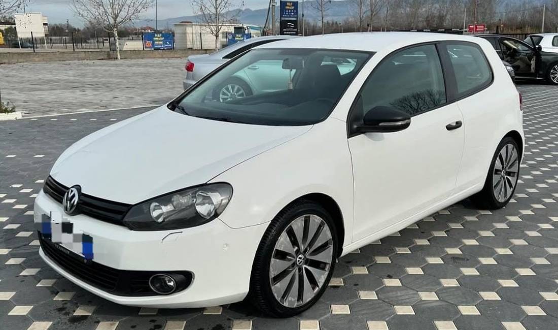 Jepet makina me qera Volkswagen Golf 6 per 40 euro dita Rinas