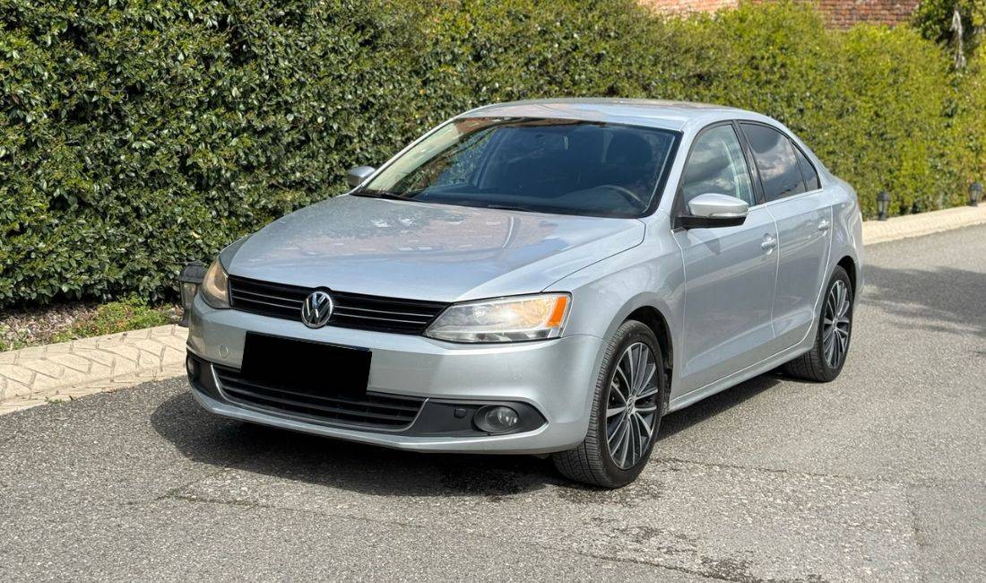 Makine me qera Volkswagen Jetta duke nisur nga 35 Euro dita Car for rent