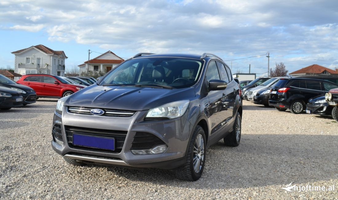 Makina me qera ekonomike Ford Kuga duke nisur nga 29 euro dita