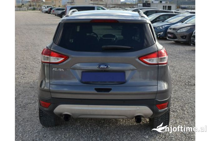 Makina me qera ekonomike Ford Kuga duke nisur nga 29 euro dita