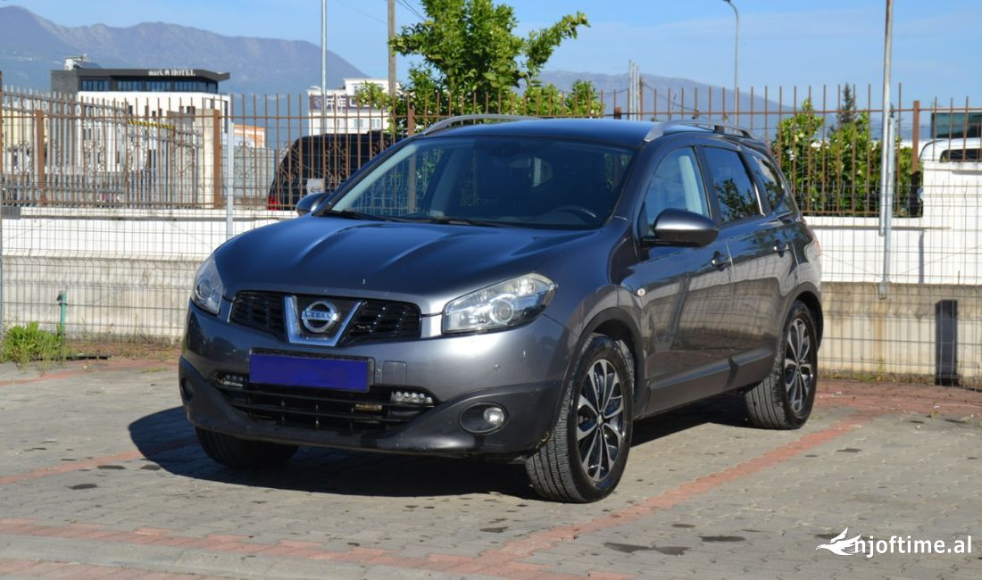 Makine me qera Nissan Qashqai 7 vendeshe duke nisur nga 29 euro dita