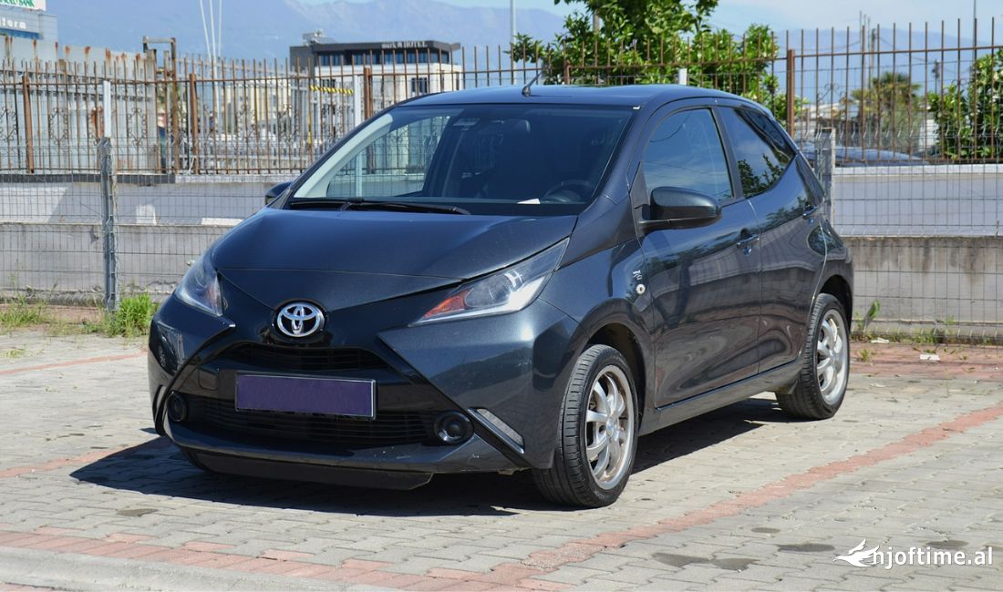 Makina me qera Toyota Aygo ekonomike duke nisur nga 20 euro dita 