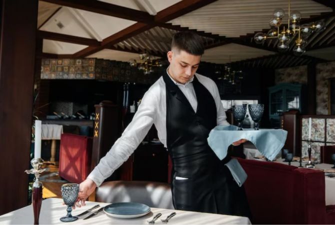 Njoftime Pune per Banakier dhe kamarier ne Tirane