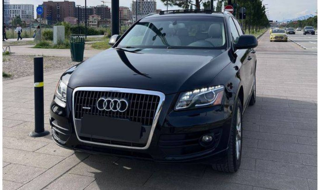 Makine audi Q5 duke nisur nga 50 euro dita ,Airport