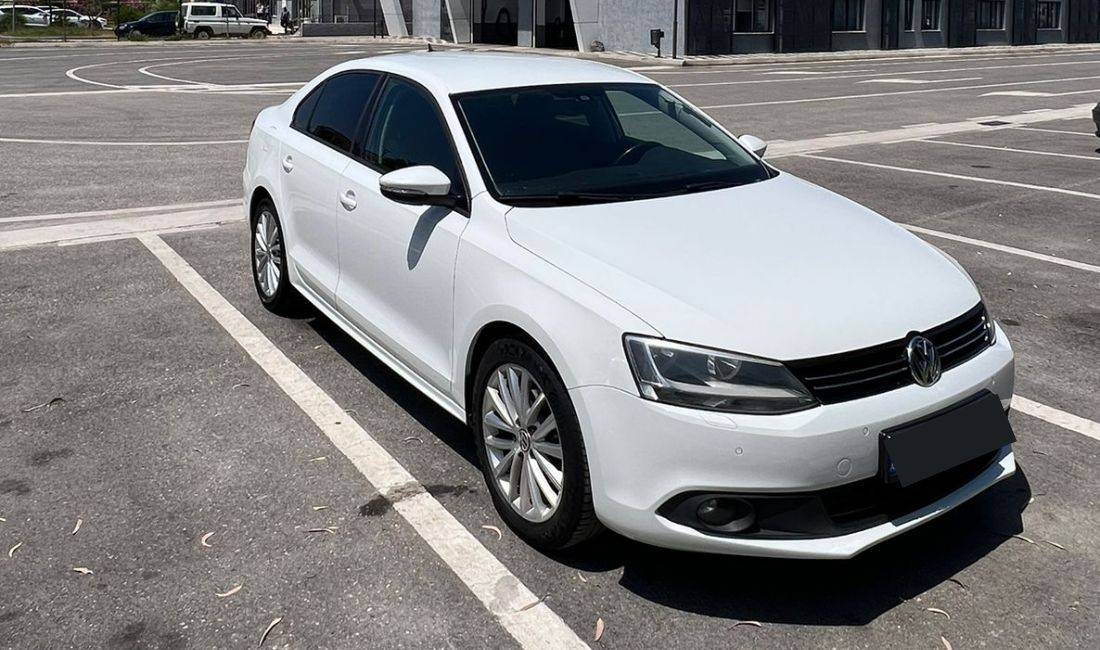  Jepet Volkswagen Jetta me qera duke filluar nga 30 Euro/dita