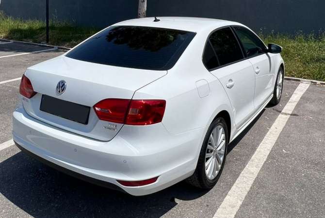  Jepet Volkswagen Jetta me qera duke filluar nga 30 Euro/dita