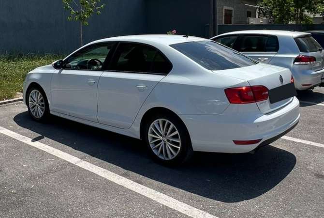  Jepet Volkswagen Jetta me qera duke filluar nga 30 Euro/dita