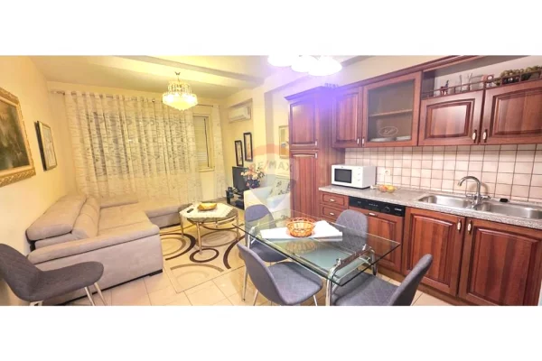 Appartamento in affitto a Tirana 1+1, Arredato