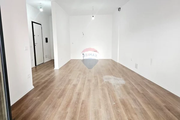 Ambient biznesi me qera 3+1 ne Tirane - 110,000 Leke