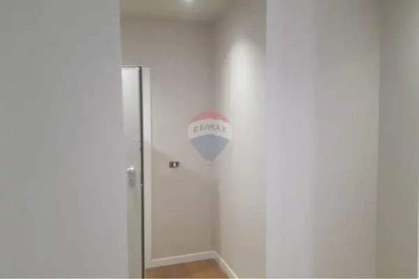 Ambient biznesi me qera 3+1 ne Tirane - 1,000 Euro