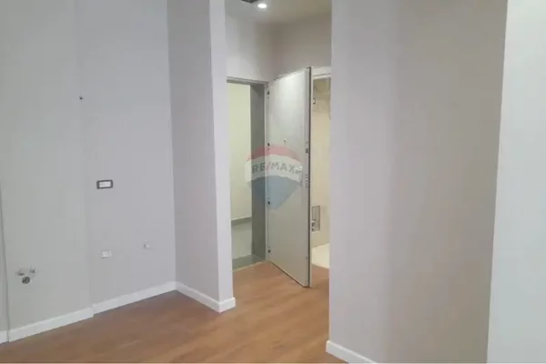 Zyre - Per Qira - Rruga e Kosovareve, Tirane