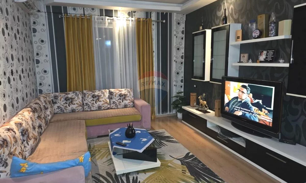 Shtepi ne shitje Apartament ne Tirane, 2+1, Mobilimi E mobiluar, Pagesa 155,000  Euro.