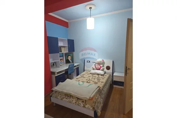 Shtepi ne shitje Apartament ne Tirane, 2+1, Mobilimi E mobiluar, Pagesa 155,000  Euro.