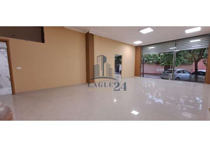 Jepet Ambient Komercial Me Qira Në Rrugën Barrikadave, Tiranë 650 Euro !