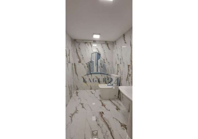 Jepet Ambient Komercial Me Qira Ne Rrugen Barrikadave, Tirane 650 Euro !