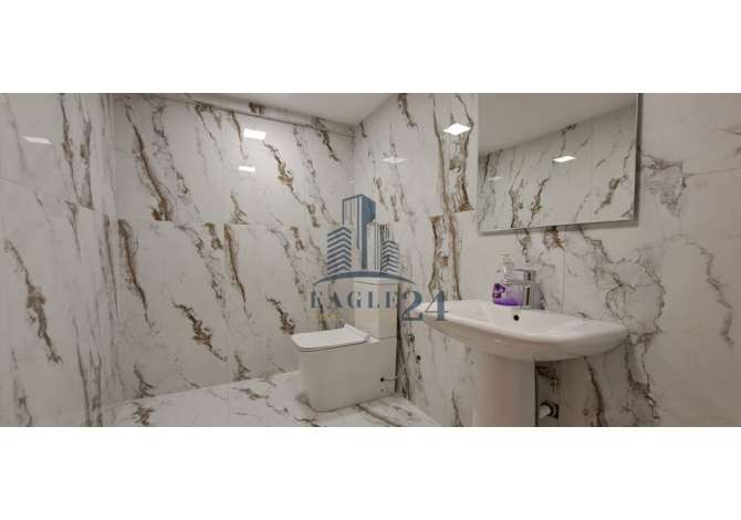 Jepet Ambient Komercial Me Qira Ne Rrugen Barrikadave, Tirane 650 Euro !