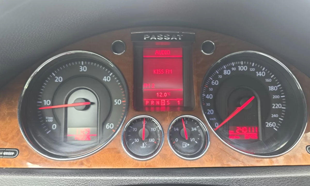 Makina ne shitje ne Tirane, Volkswagen, 2008 Diesel,Kambio Automatik Pagesa 460,000  Leke.