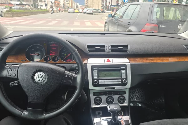 Makina ne shitje ne Tirane - 460,000 Leke