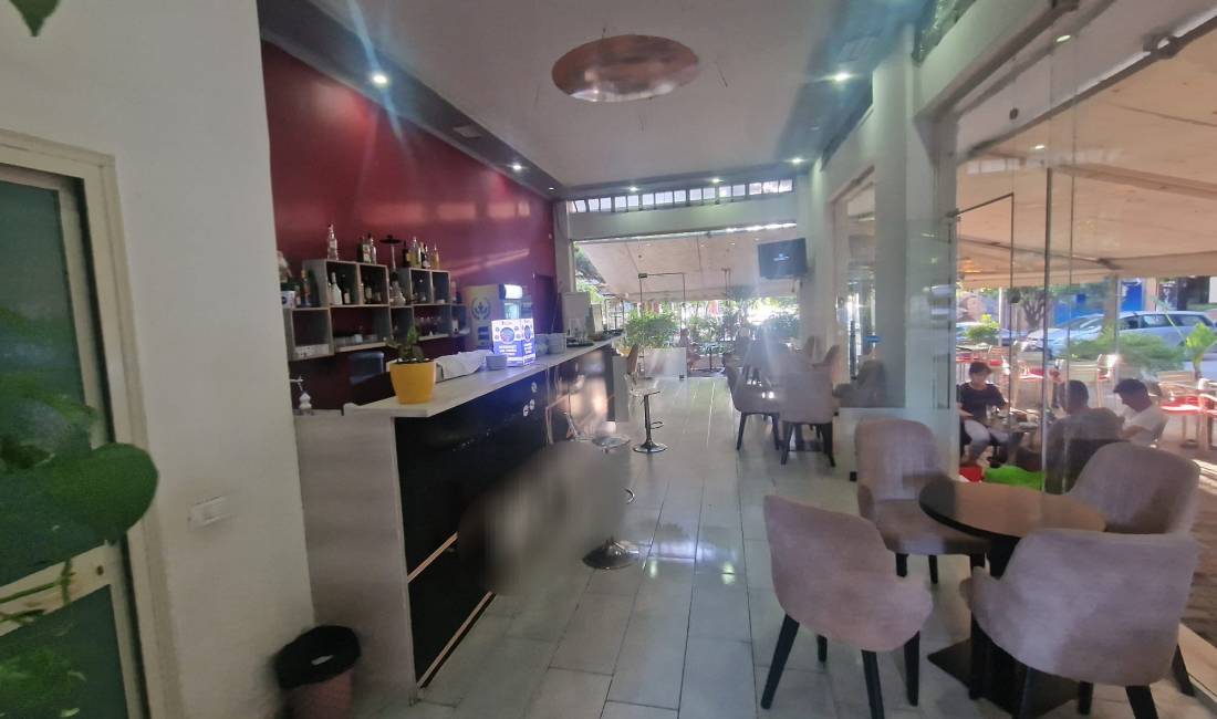 Jepet me qera ambjent per lokal,aktualisht ne gjendje pune,ne Yzberisht prane Bulevardit te Ri,ne nj