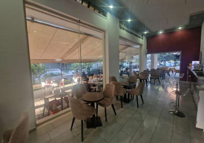 Ambient biznesi me qera 2+1 ne Tirane - 60,000 Leke