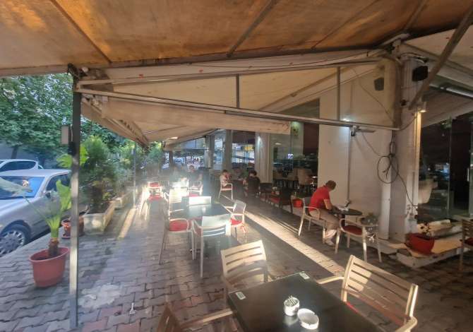 Jepet me qera ambjent per lokal,aktualisht ne gjendje pune,ne Yzberisht prane Bulevardit te Ri,ne nj