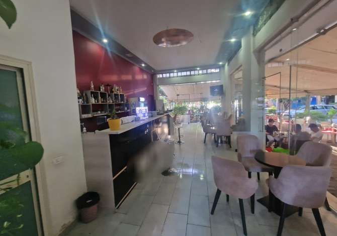 Ambient biznesi me qera 2+1 ne Tirane - 60,000 Leke