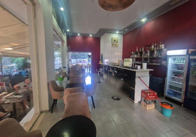 Ambient biznesi me qera 2+1 ne Tirane - 60,000 Leke