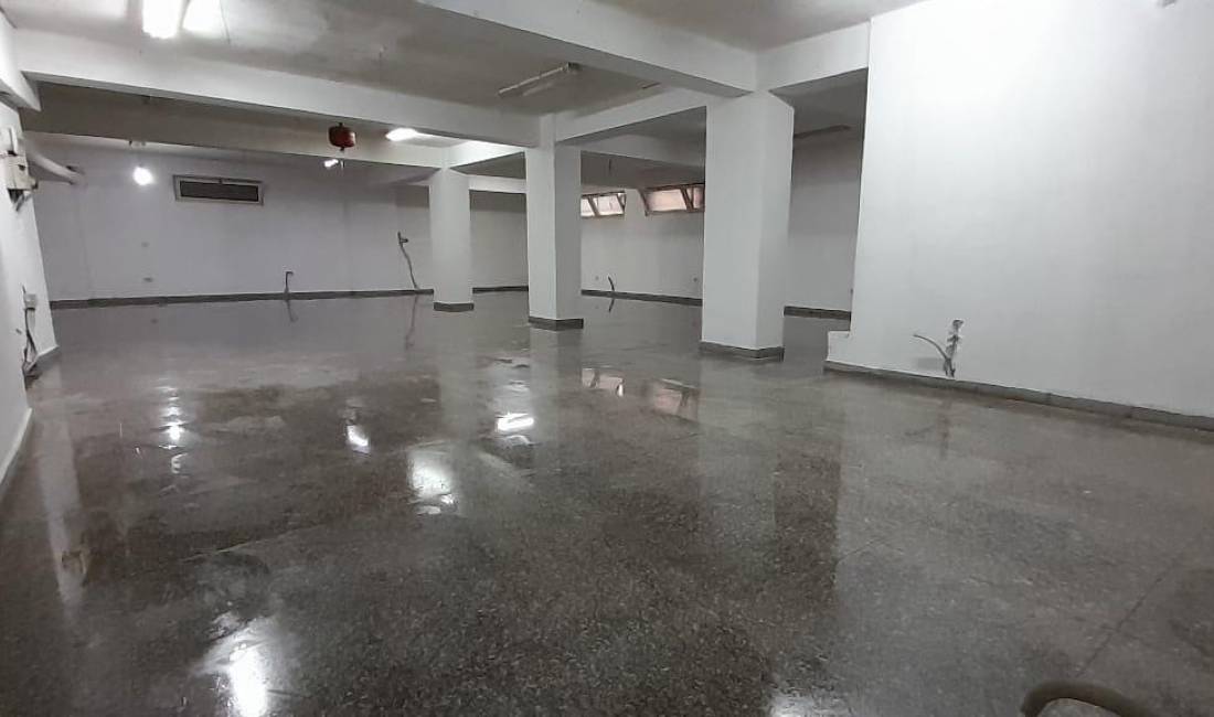 Ambjent 200m2 me qera (Mine Peza Qender)