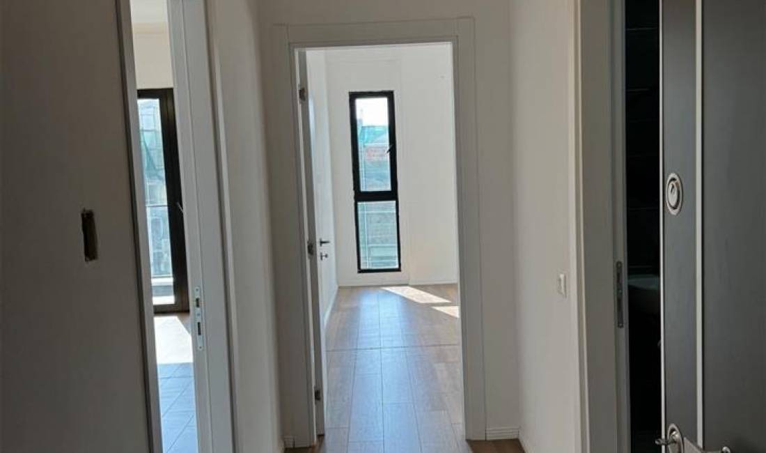 Jepet me qera apartament tek farmacia 10 kompleksi Arlis. 1+1 | 70m2 