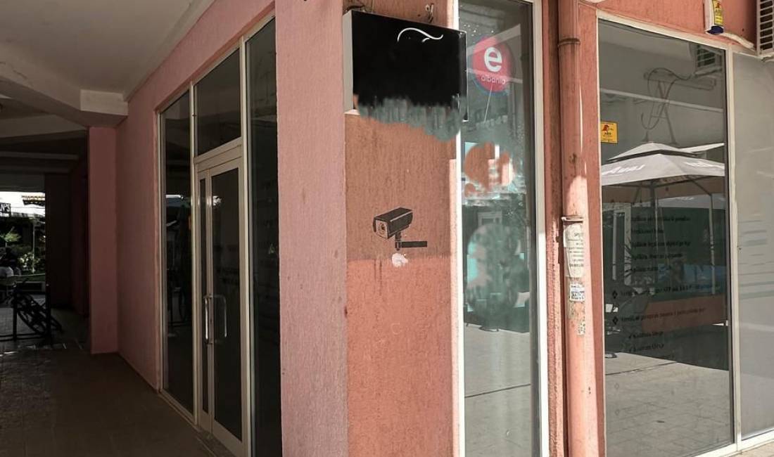 Shitet dyqan te kompleksi kontakt te 21 dhjetori, 23m2 aktualisht i dhene me qera,