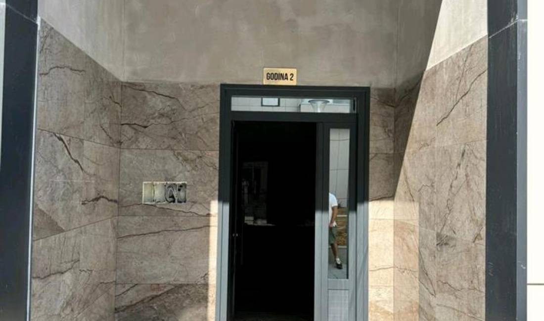 Jepet me qera Apartament i ri me ashensor kat i par banimi per biznes. 2+1+2 plus ballkon .