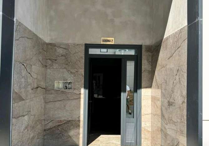 Jepet me qera Apartament i ri me ashensor kat i par banimi per biznes. 2+1+2 plus ballkon .