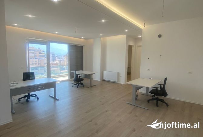 Business Property for Rent 3+1 in Tirana - 160,000 Leke
