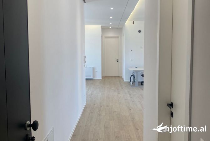 Business Property for Rent 3+1 in Tirana - 160,000 Leke