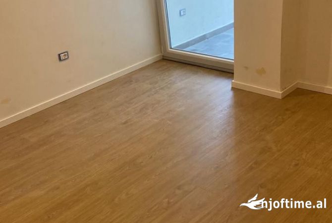 ZYRE ME QERA - RR. KAVAJES, P.71, KARSHI XHAMIS jepet me qera ap.2+1+ 2 ballkone (njeri i mbyllur)