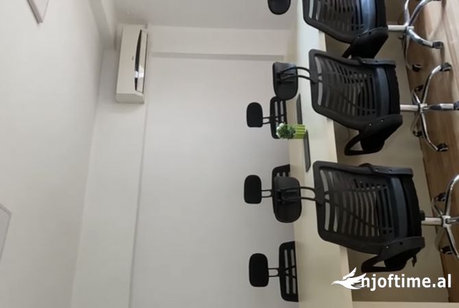 Ambiente Commerciale in Affitto 3+1 a Tirana - 1,000 Euro