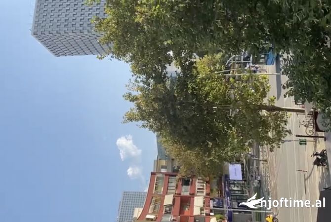 Ambiente Commerciale in Affitto 3+1 a Tirana - 1,000 Euro