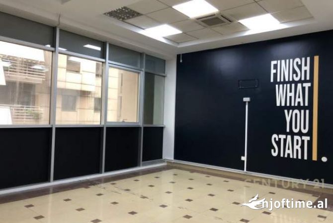 Ambiente Commerciale in Affitto 3+1 a Tirana - 900 Euro