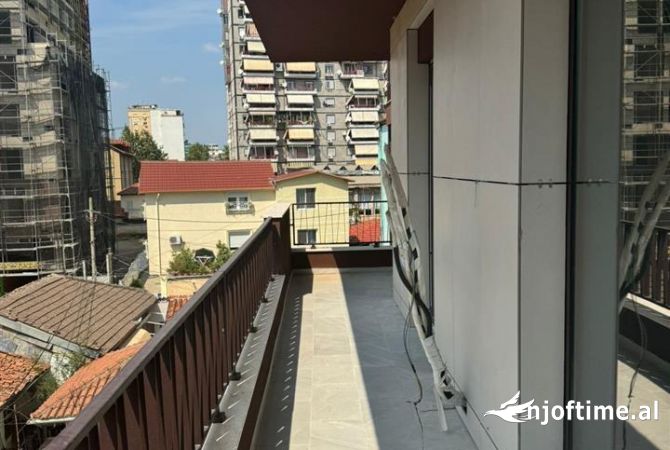 Ambiente Commerciale in Affitto 3+1 a Tirana - 700 Euro