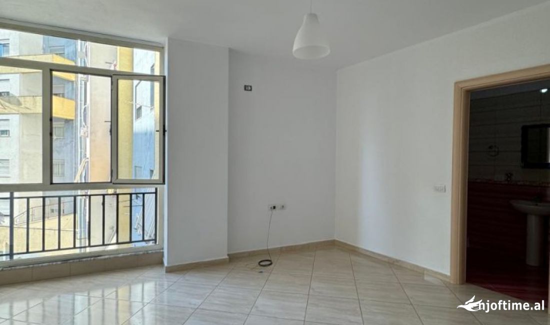 Tirane, jepet me qera apartament 2+1 Kati 2, 115 m2 450 Euro (Rruga Teodor Keko - Astir)