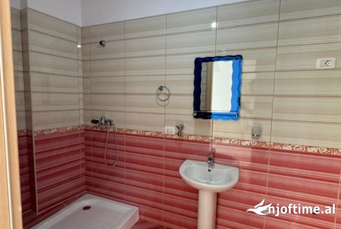 Tirane, jepet me qera apartament 2+1 Kati 2, 115 m2 450 Euro (Rruga Teodor Keko - Astir)